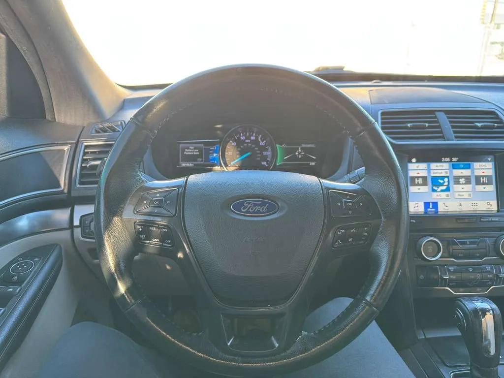 Used 2018 Ford Explorer XLT w/ Equipment Group 202A AWD/4WD image 15