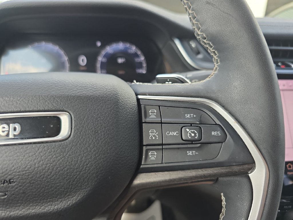 Used 2023 Jeep Grand Cherokee Limited w/ Luxury Tech Group II AWD/4WD image 15