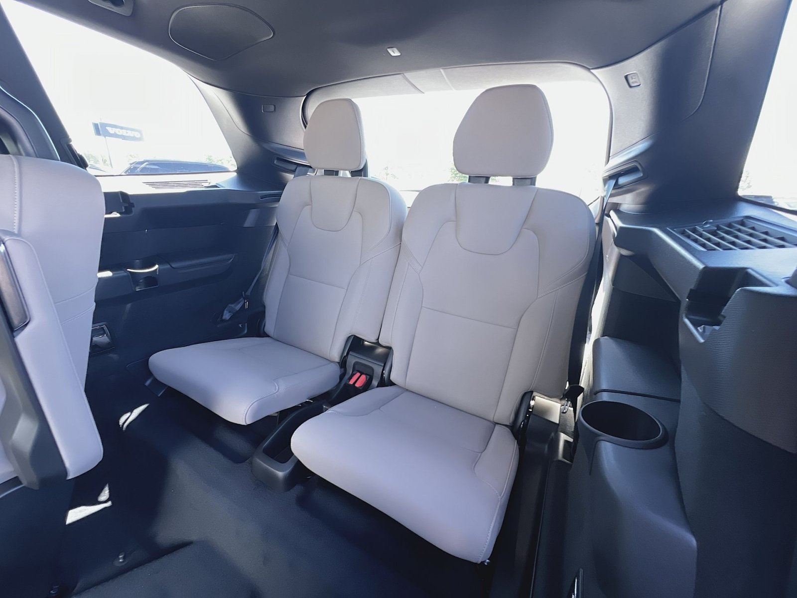 New 2026 Volvo XC90 T8 Plus w/ Protection Package Premier AWD/4WD image 26