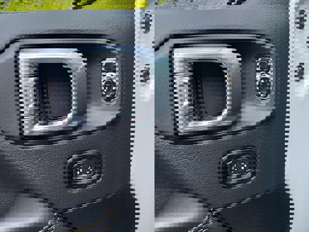 Used 2024 Jeep Wrangler Sahara image 17