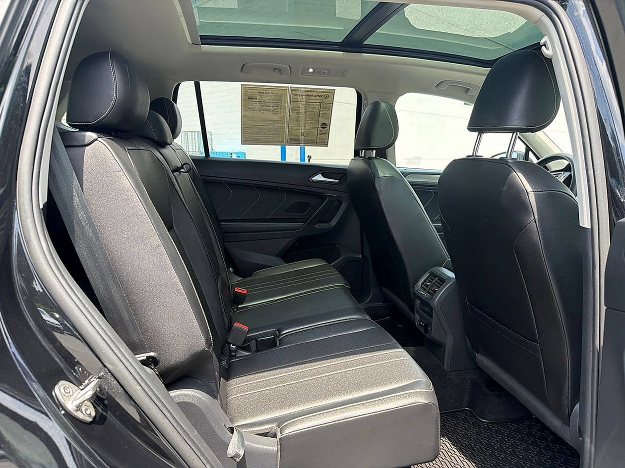 Used 2023 Volkswagen Tiguan SE w/ Panoramic Sunroof Package FWD image 28
