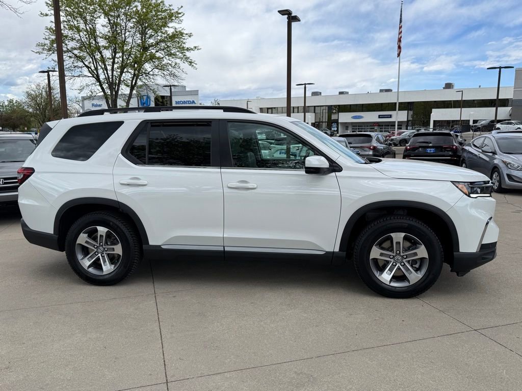 Used 2025 Honda Pilot EX-L image 3