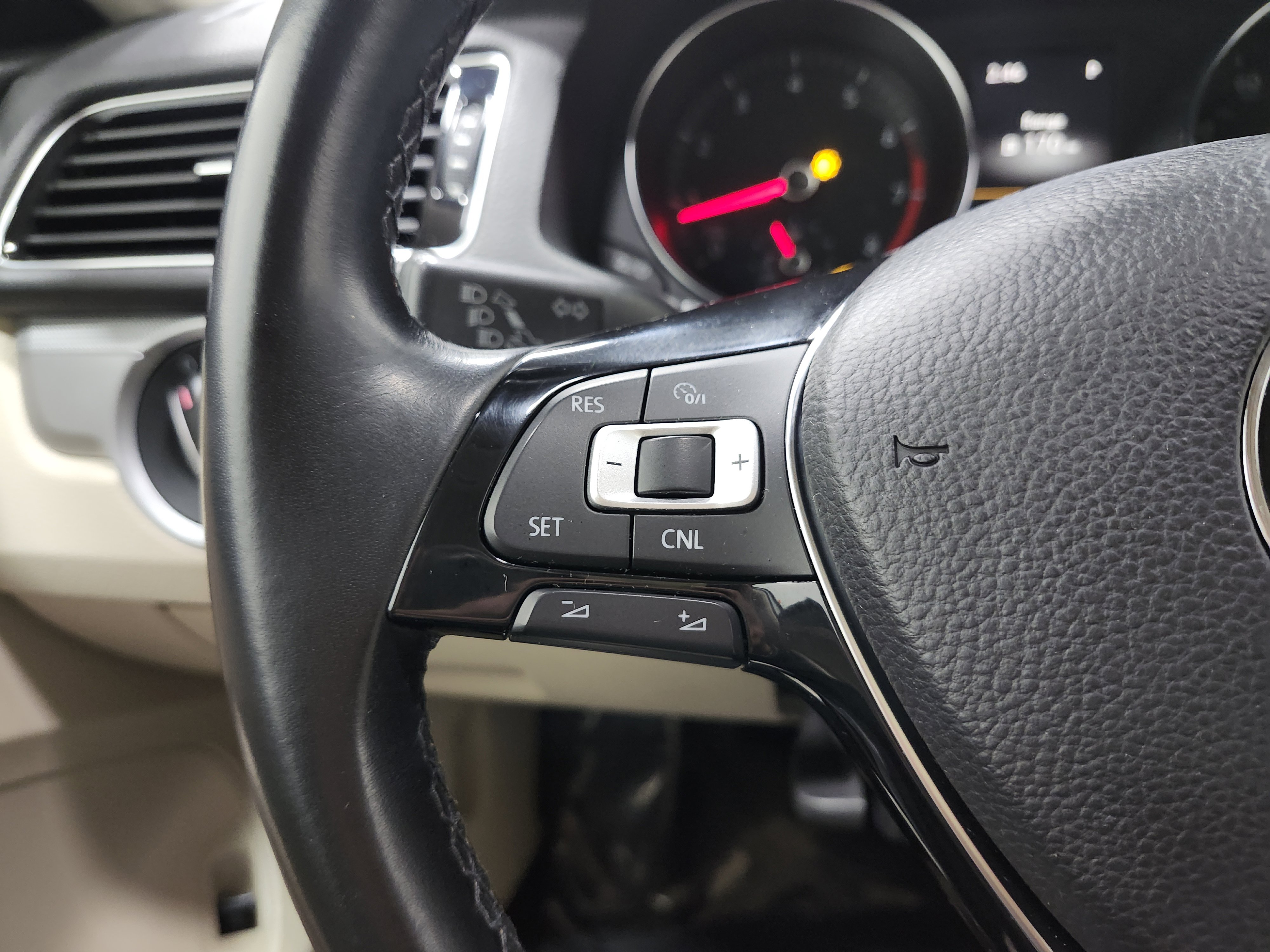 Used 2019 Volkswagen Passat 2.0T Wolfsburg w/ Wheels & Sunroof Package image 35