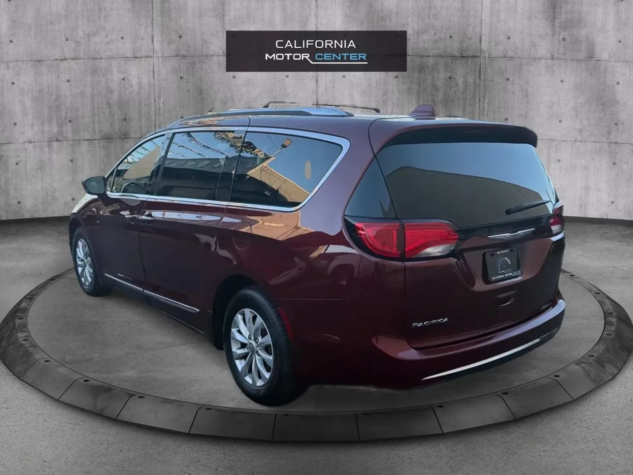 Used 2018 Chrysler Pacifica Touring-L Plus FWD image 7