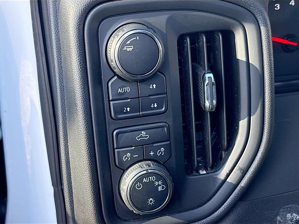 Used 2025 Chevrolet Silverado 1500 Custom Trail Boss w/ Dark Appearance Package image 10