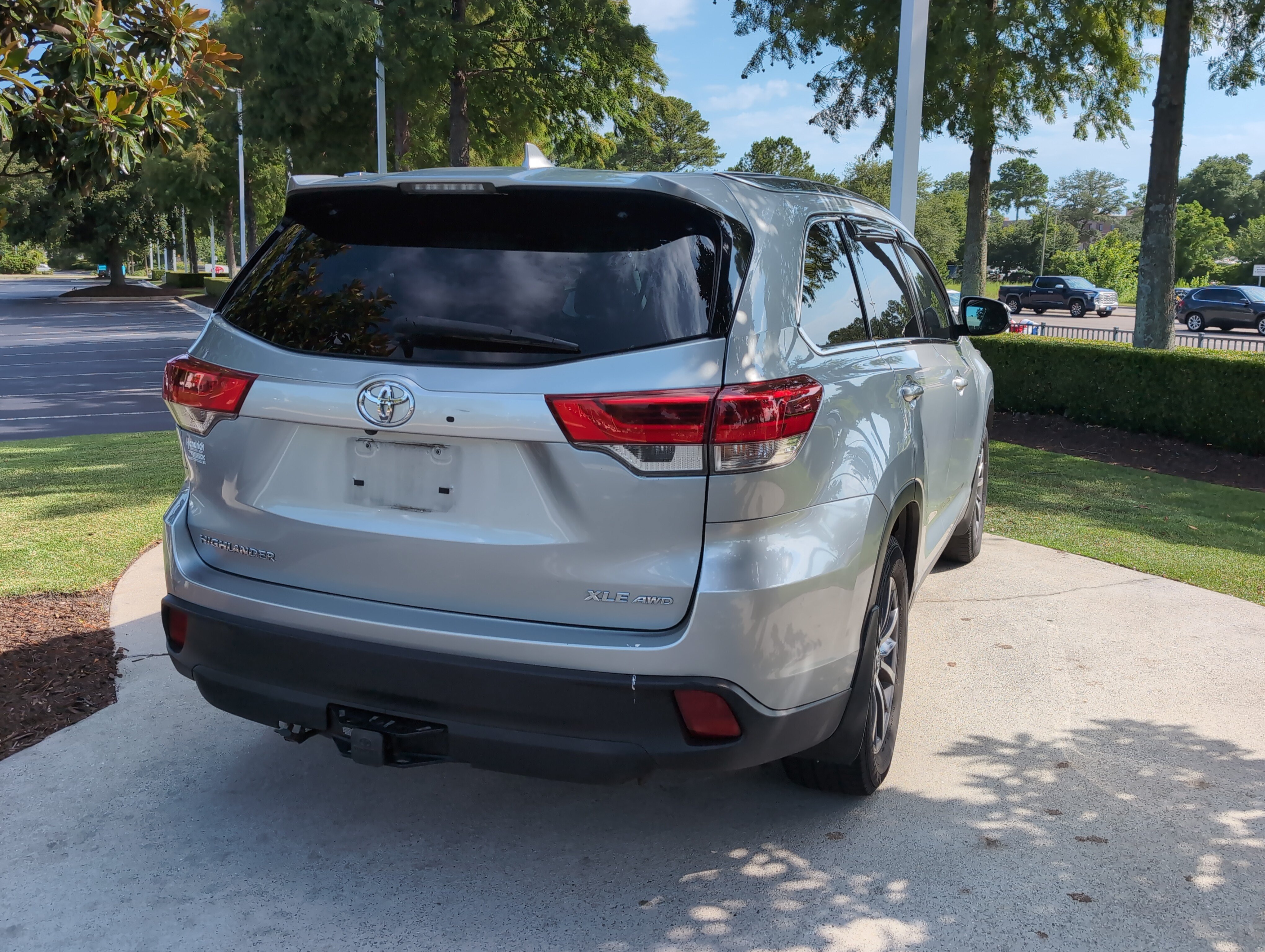 Used 2019 Toyota Highlander XLE AWD/4WD image 10