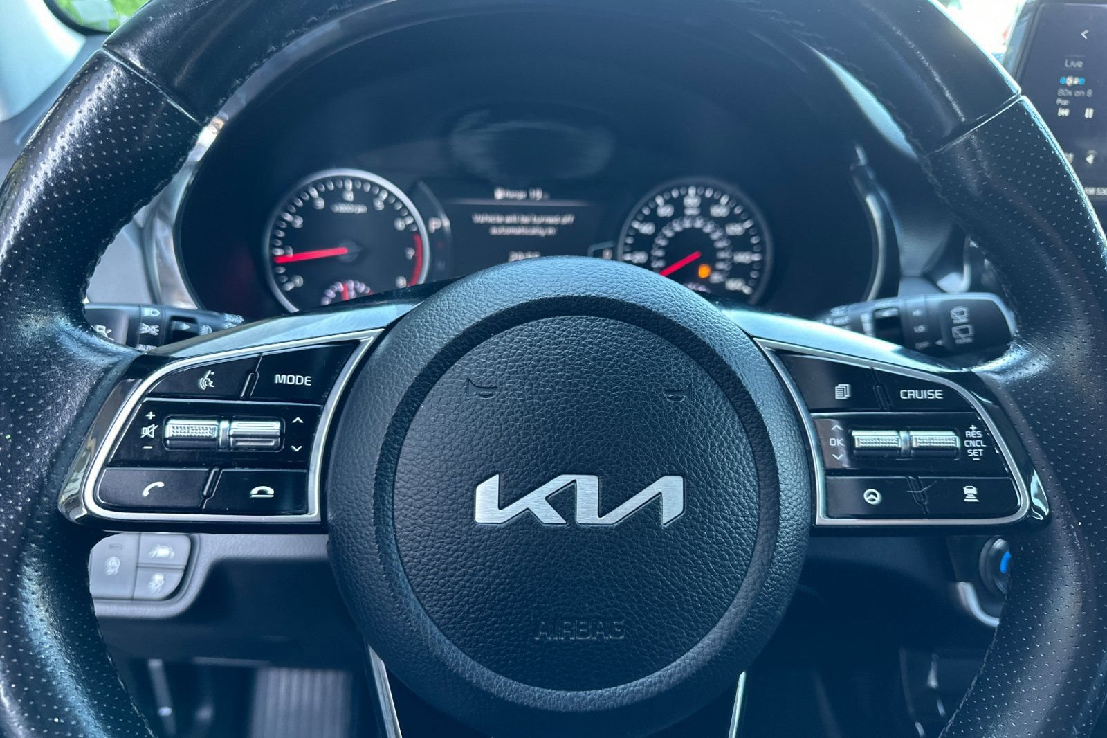 Certified 2022 Kia Seltos SX w/ Sunroof Package AWD/4WD image 27