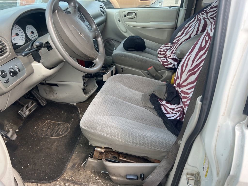 Used 2006 Chrysler Town & Country w/ Popular Equipment Group I FWD image 32