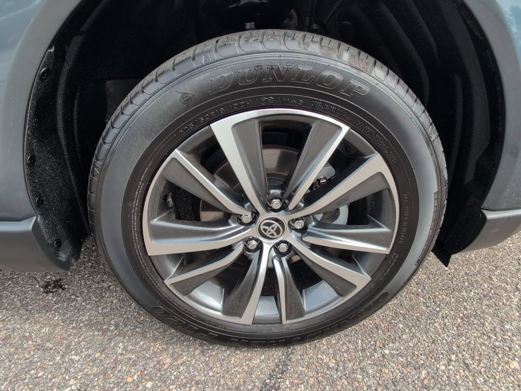 Certified 2023 Toyota Venza LE AWD/4WD image 12