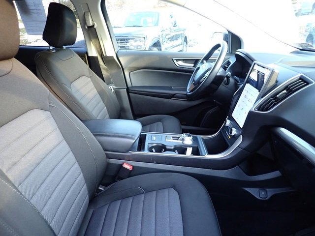 Used 2024 Ford Edge SE w/ Black Appearance Package image 11
