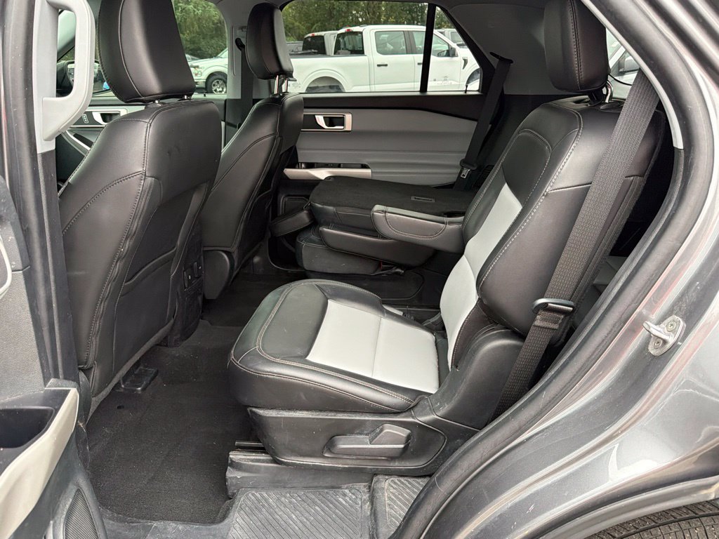 Used 2022 Ford Explorer XLT w/ Equipment Group 202A AWD/4WD image 14