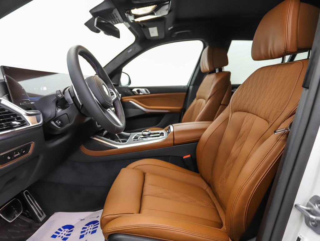 Used 2025 BMW X7 M60i image 11
