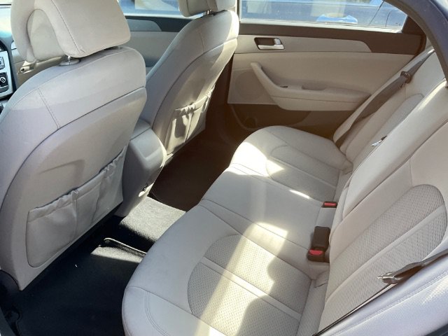 Used 2017 Hyundai Sonata SE w/ Cargo Package FWD image 8