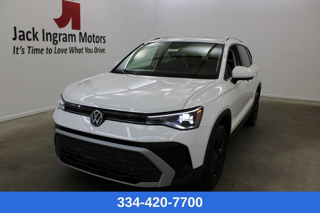 New 2026 Volkswagen Taos SE image 1