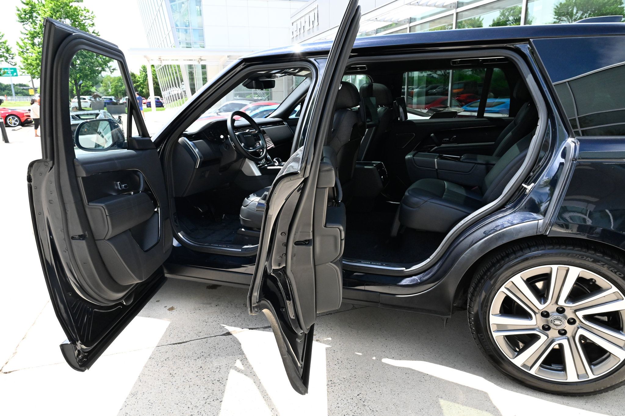 Used 2023 Land Rover Range Rover SV AWD/4WD image 34