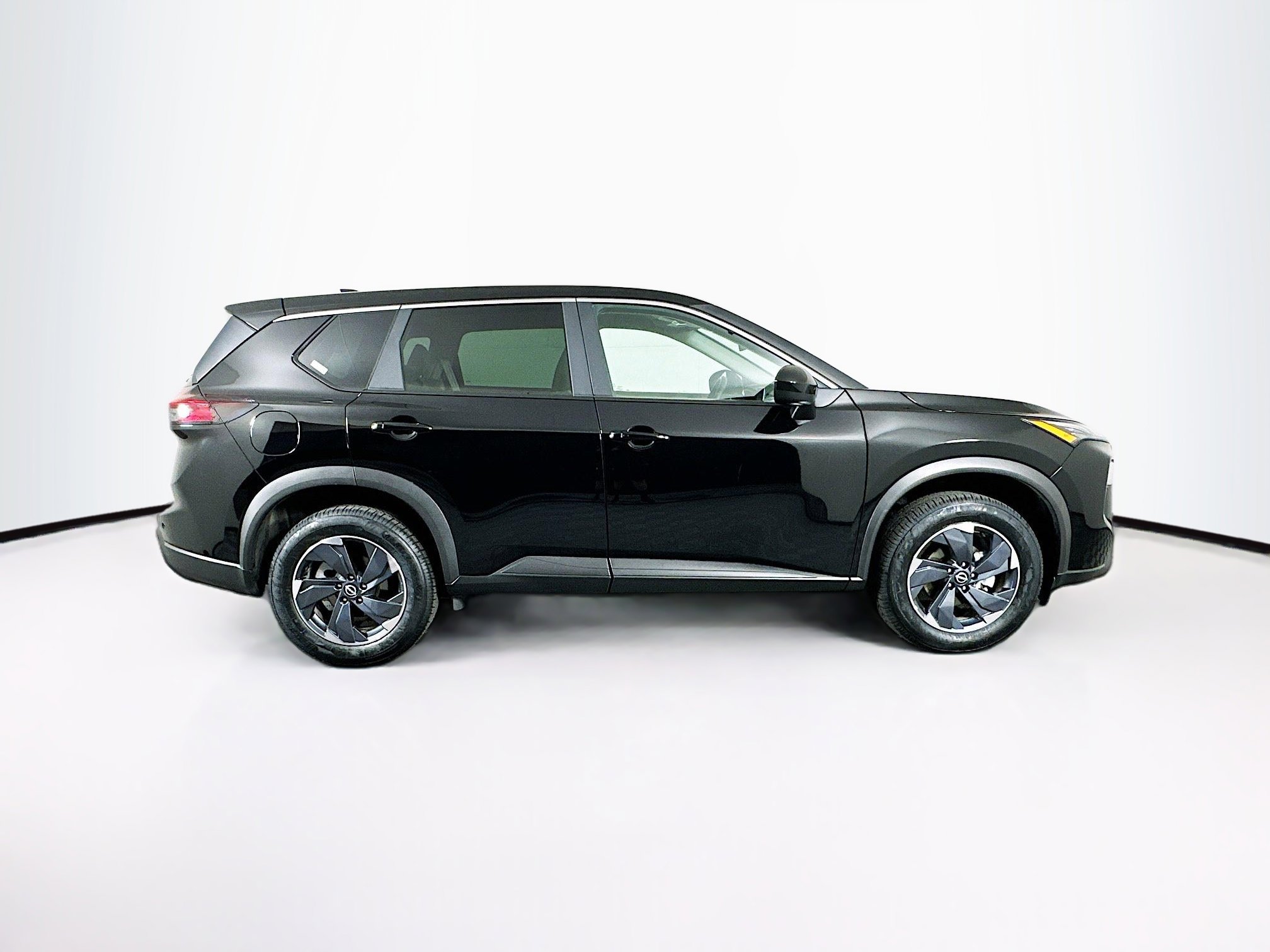 Used 2025 Nissan Rogue SV image 10