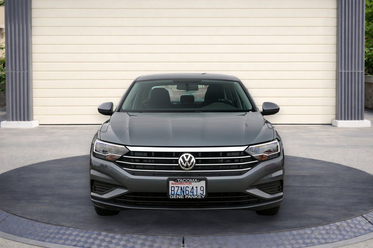 Used 2021 Volkswagen Jetta image 2