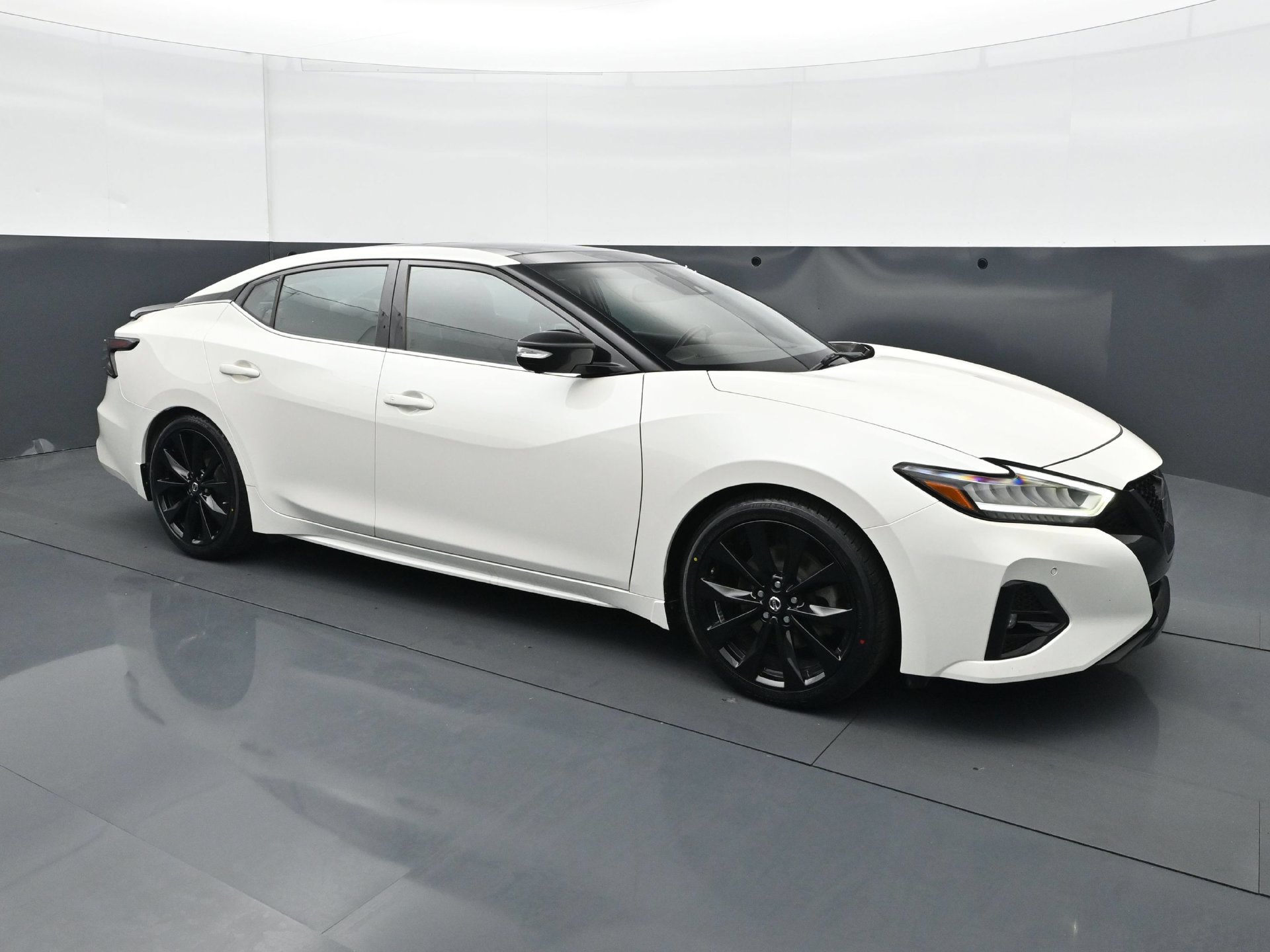 Used 2021 Nissan Maxima SR FWD image 9