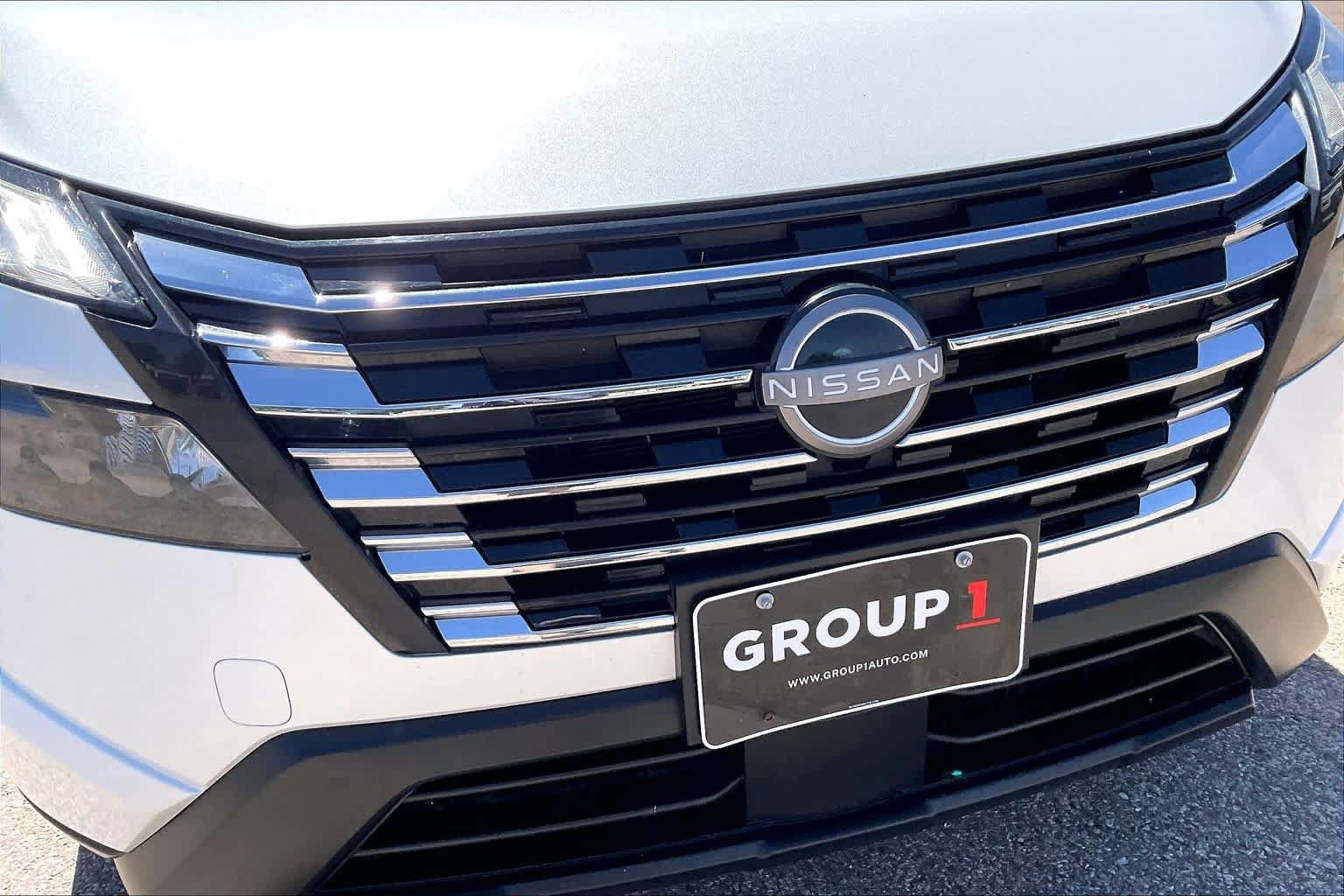 Used 2025 Nissan Rogue SV FWD image 28