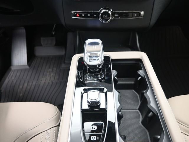 Used 2026 Volvo XC90 B6 Plus w/ Protection Package Premier AWD/4WD image 13