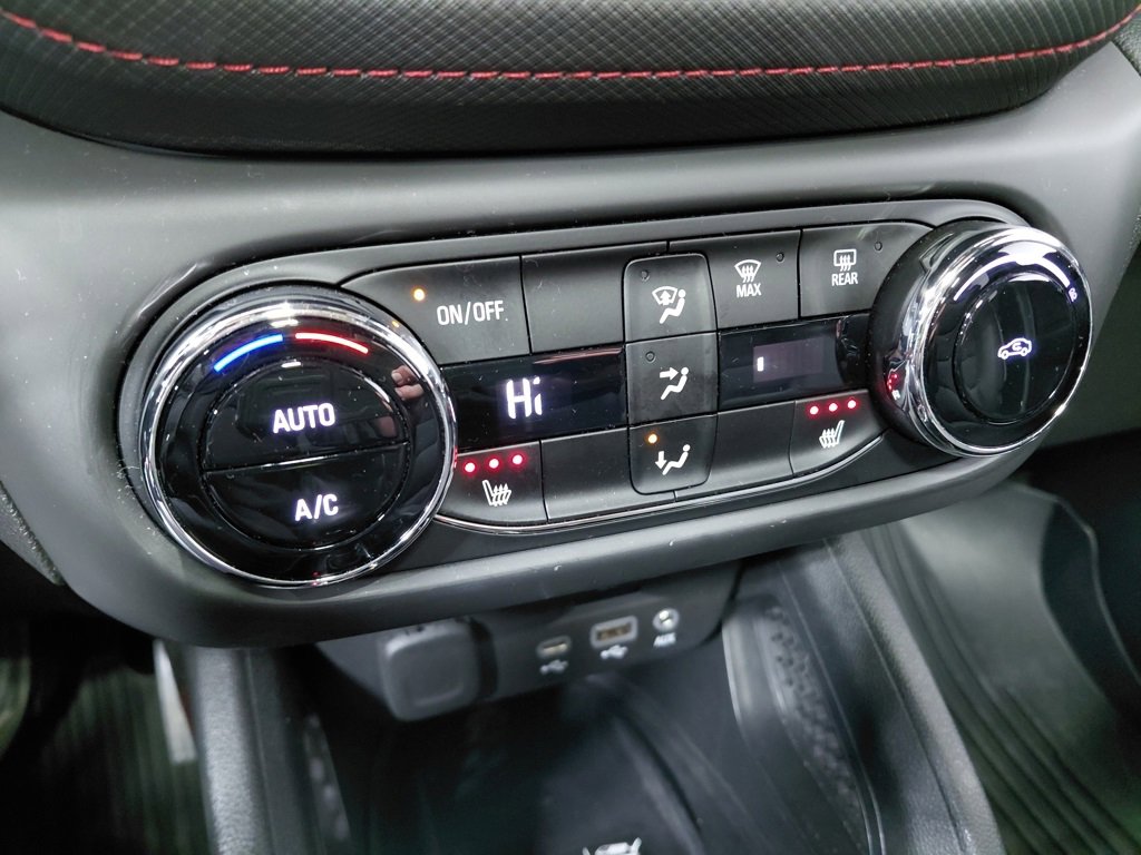 Used 2023 Chevrolet TrailBlazer RS w/ Sun and Liftgate Package image 34