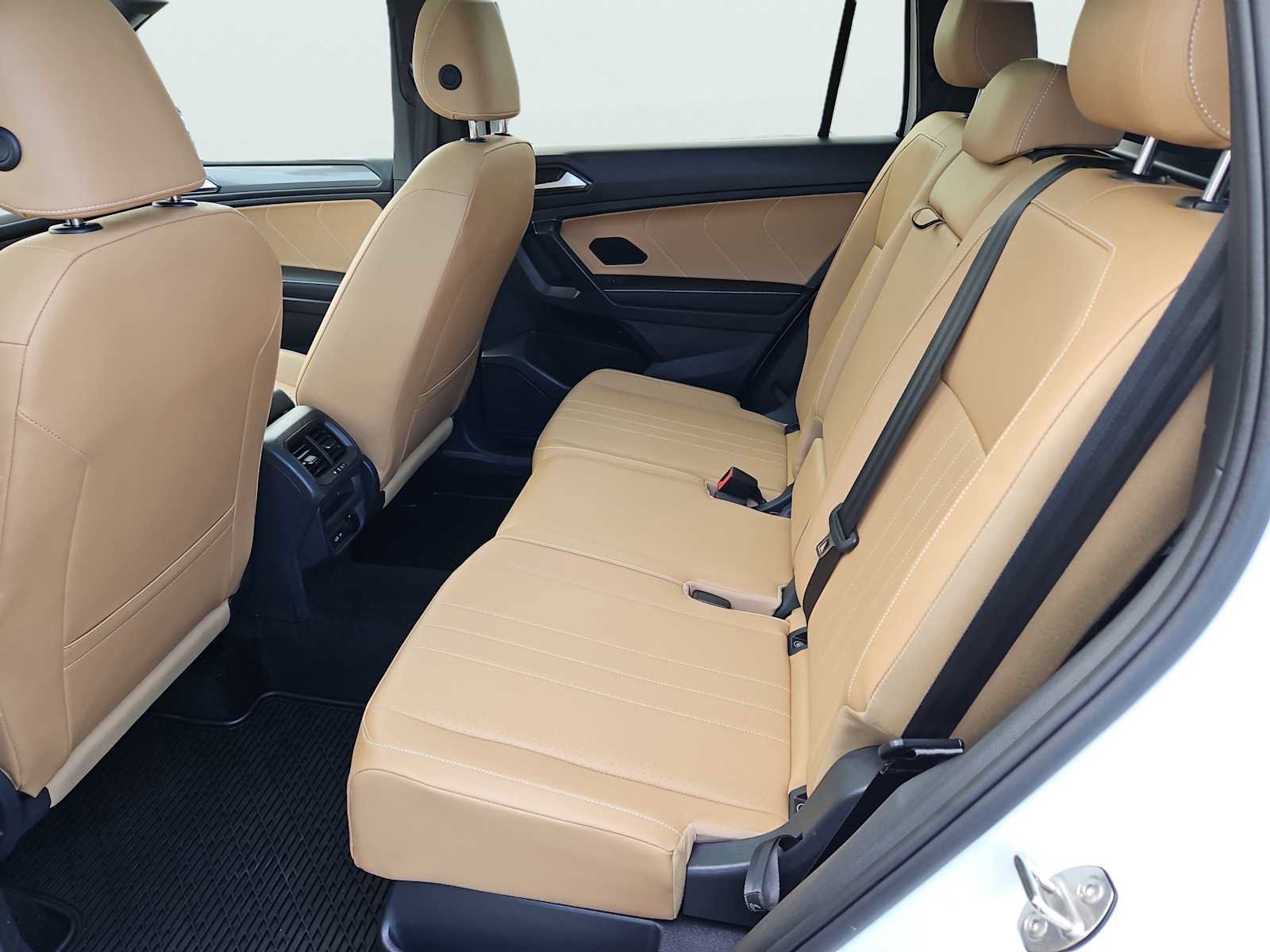 Certified 2023 Volkswagen Tiguan SE w/ Panoramic Sunroof Package image 32