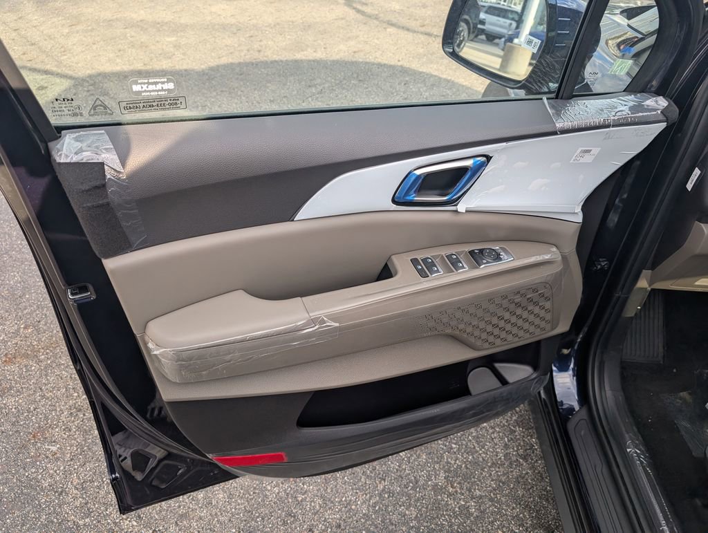 New 2026 Kia Carnival LX FWD image 12