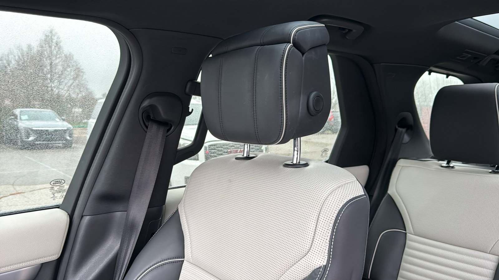 Used 2022 Land Rover Discovery S R-Dynamic image 24