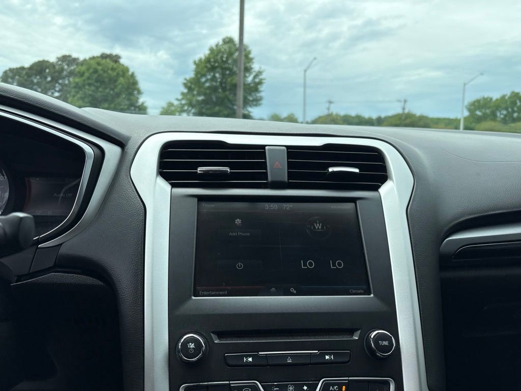 Used 2016 Ford Fusion SE FWD image 19