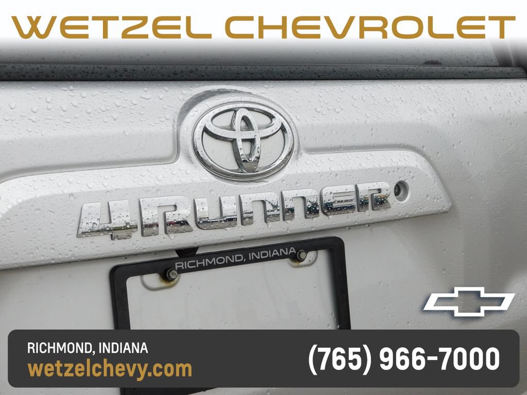 Used 2020 Toyota 4Runner SR5 AWD/4WD image 30