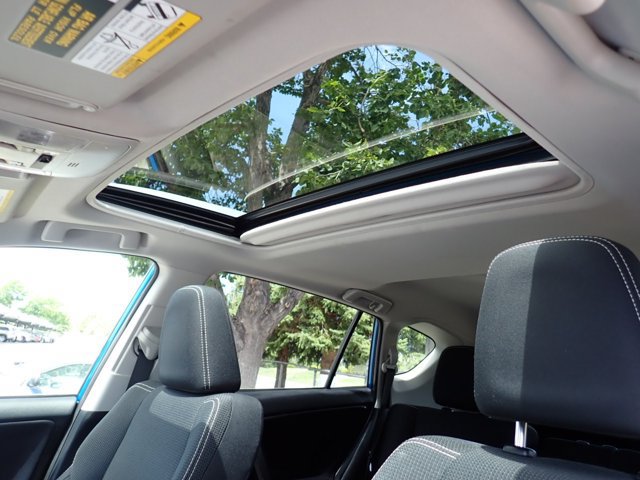 Used 2018 Toyota RAV4 XLE AWD/4WD image 12