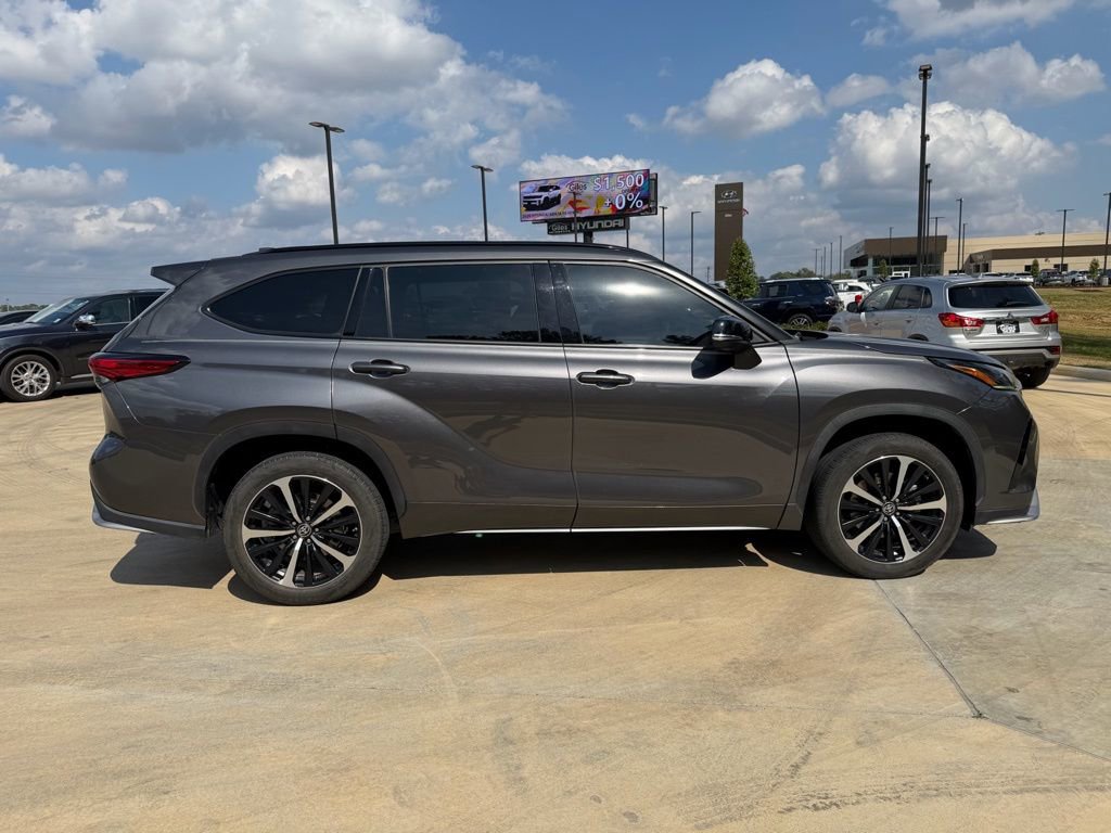 Used 2022 Toyota Highlander XSE image 6