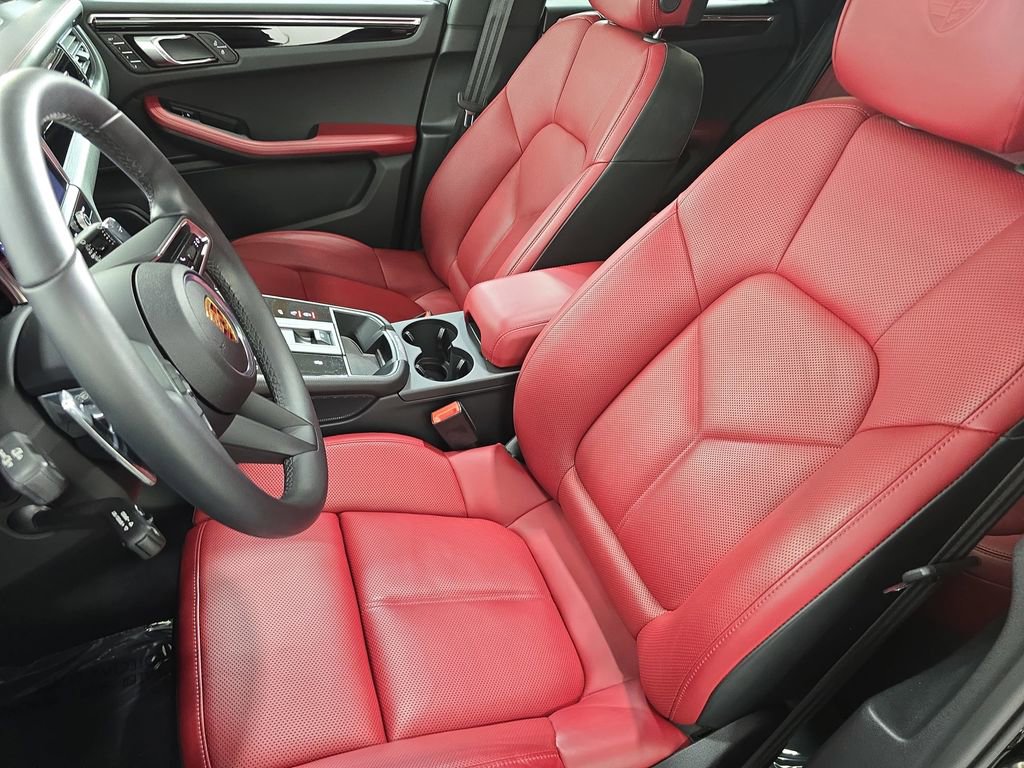 Used 2025 Porsche Macan image 5