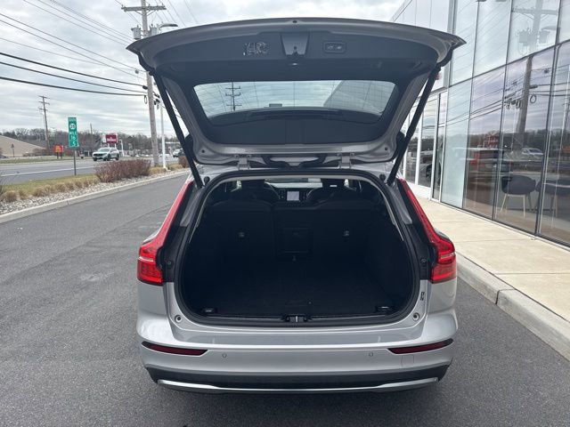 Certified 2025 Volvo V60 B5 Cross Country Plus image 9