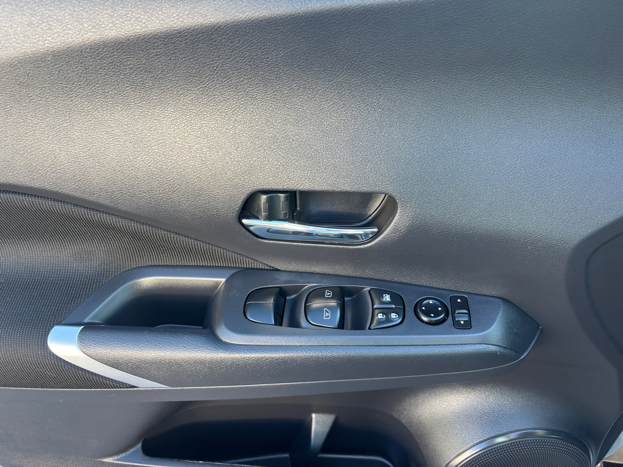 Used 2024 Nissan Kicks SV image 8