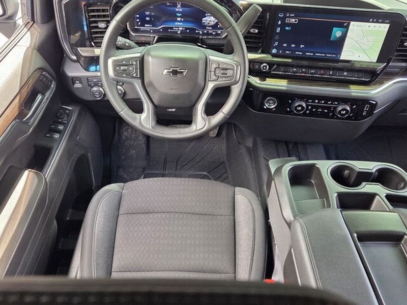 Used 2024 Chevrolet Silverado 1500 LT AWD/4WD image 9