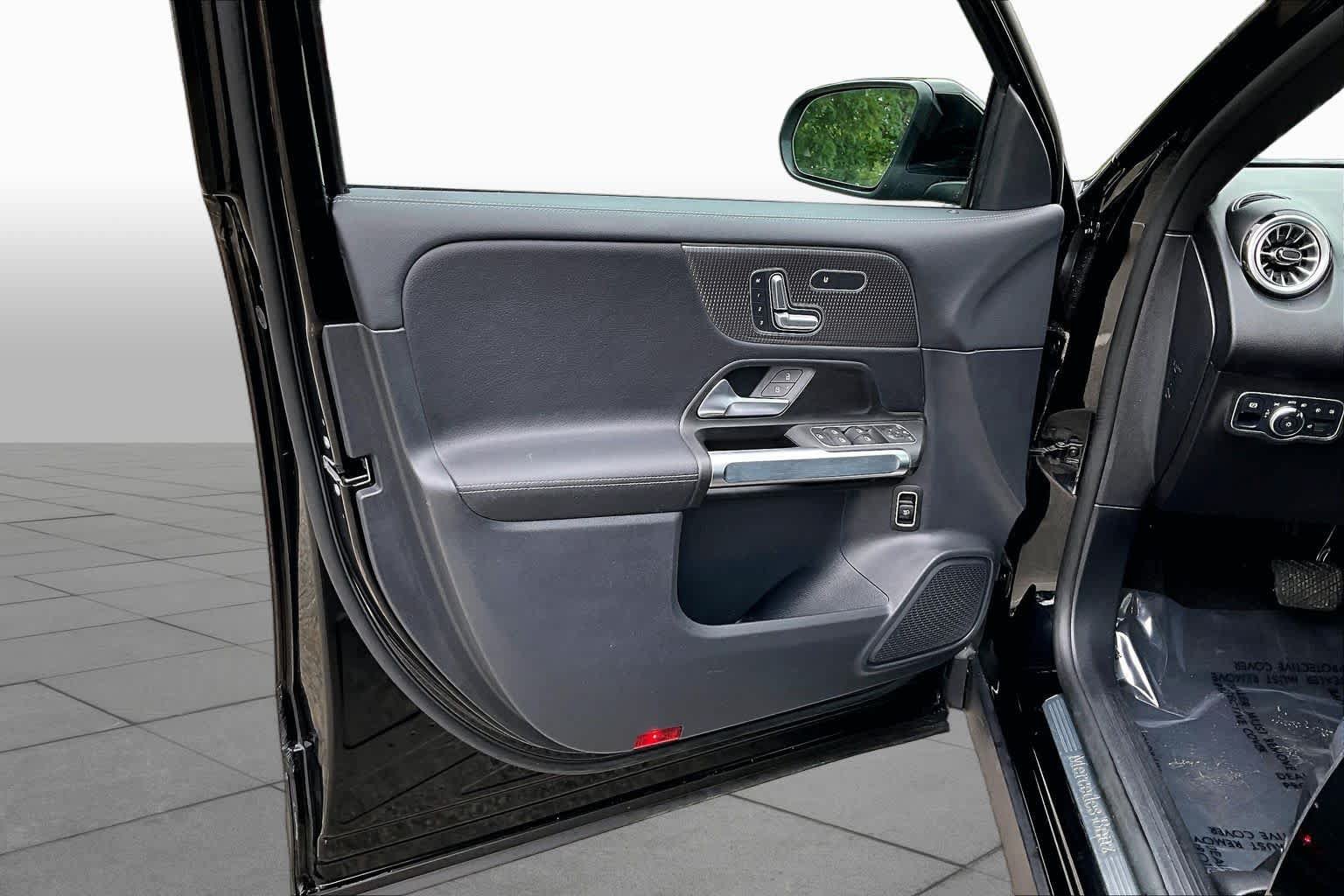 Certified 2022 Mercedes-Benz GLB 250 4MATIC image 21