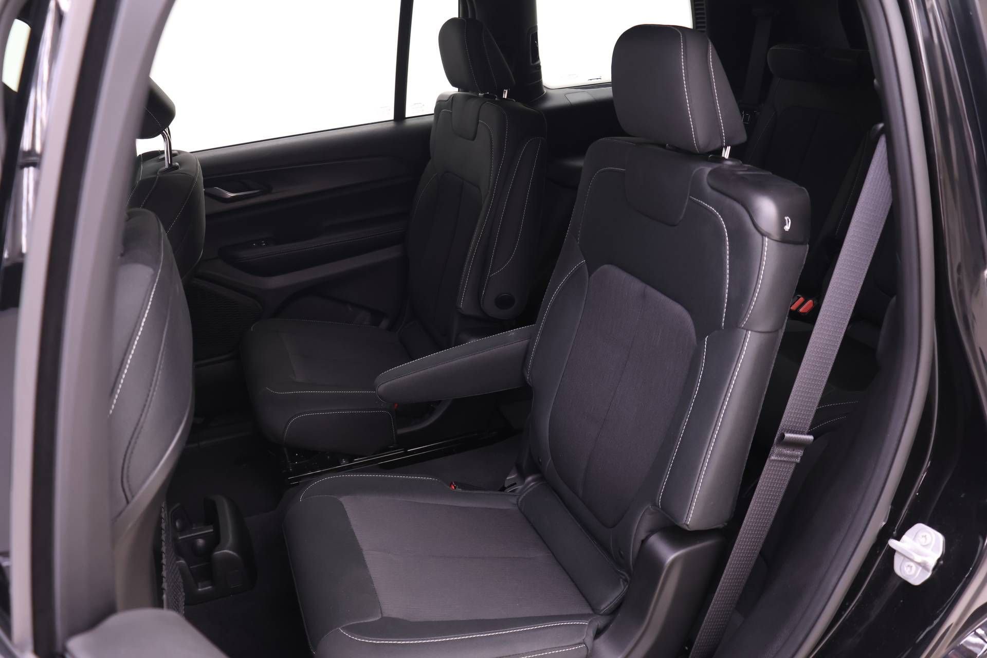 Used 2024 Jeep Grand Cherokee L Laredo w/ Trailer Tow Package image 10