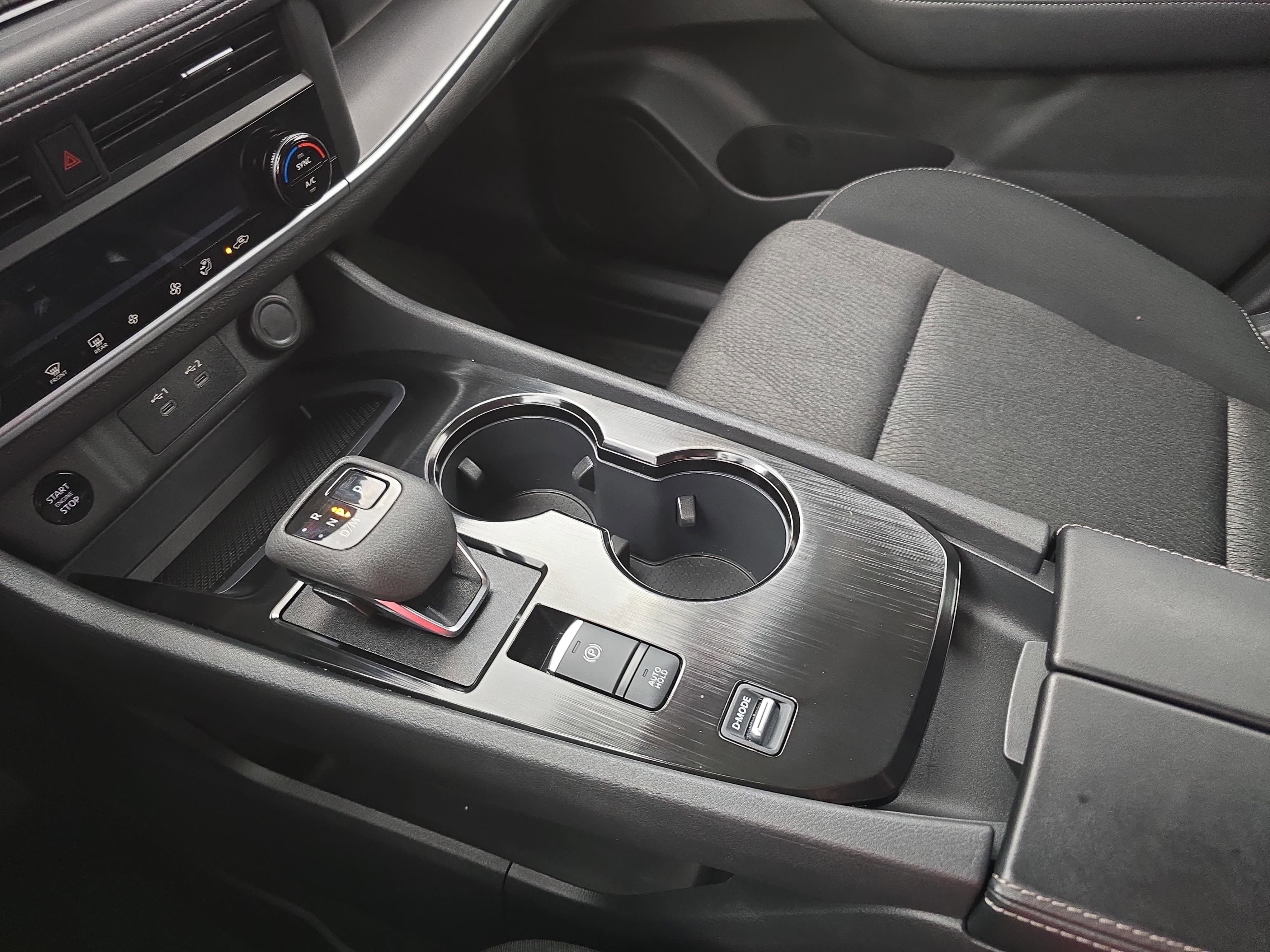Certified 2025 Nissan Rogue SV FWD image 24