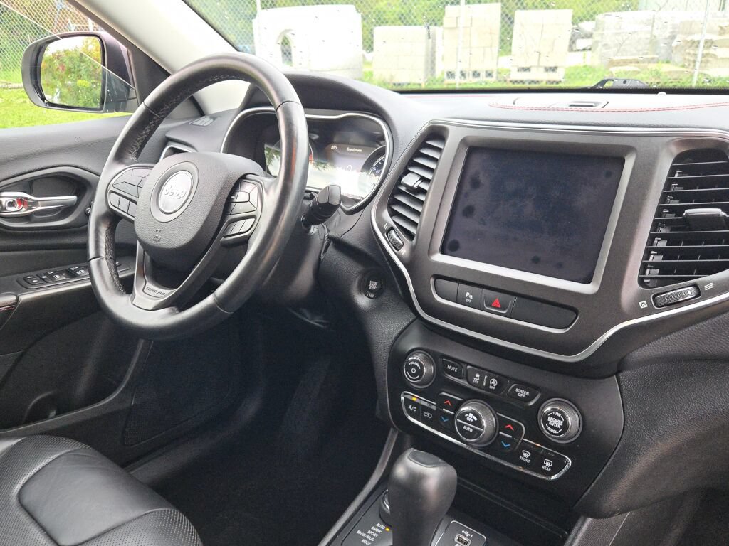 Used 2019 Jeep Cherokee Trailhawk AWD/4WD image 8