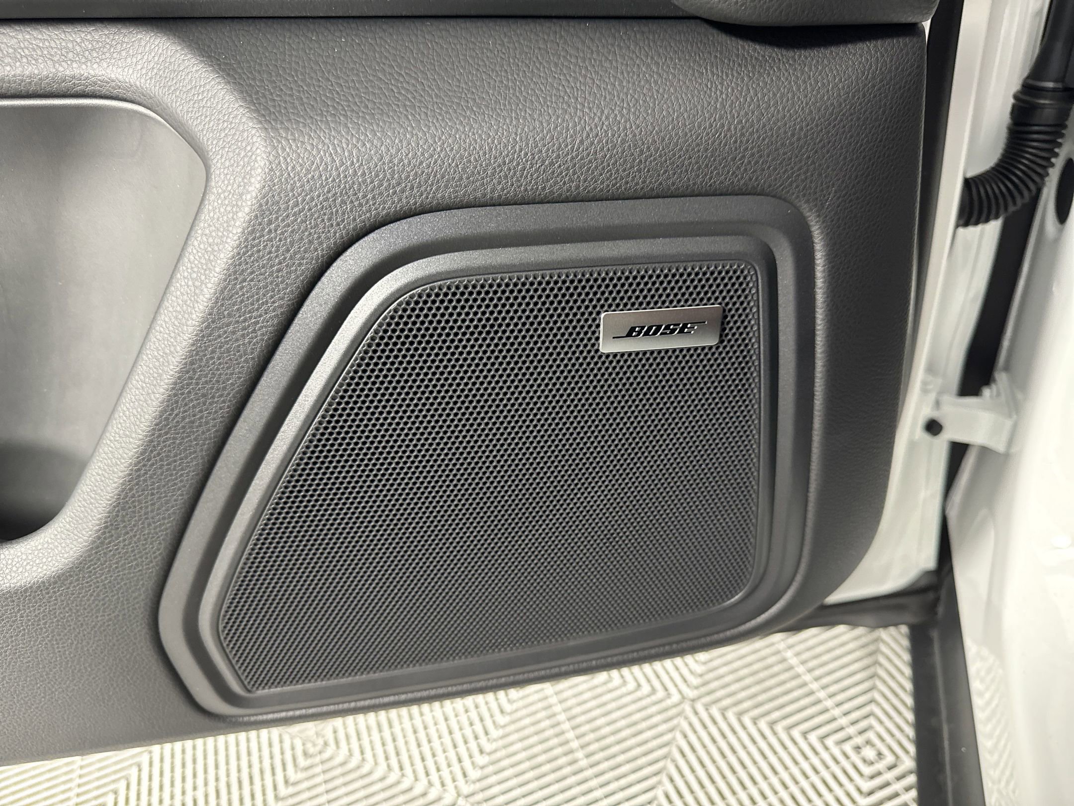 Certified 2025 Porsche Macan image 14