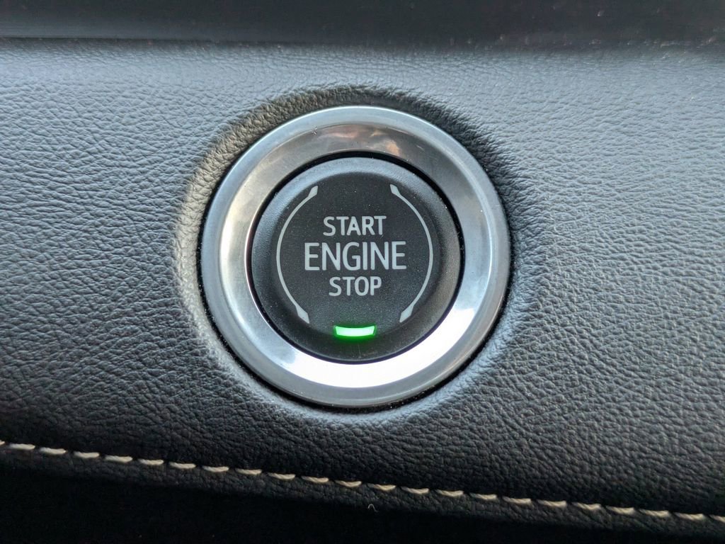 Used 2021 Cadillac Escalade ESV Premium Luxury w/ LPO, Radiant Package image 38