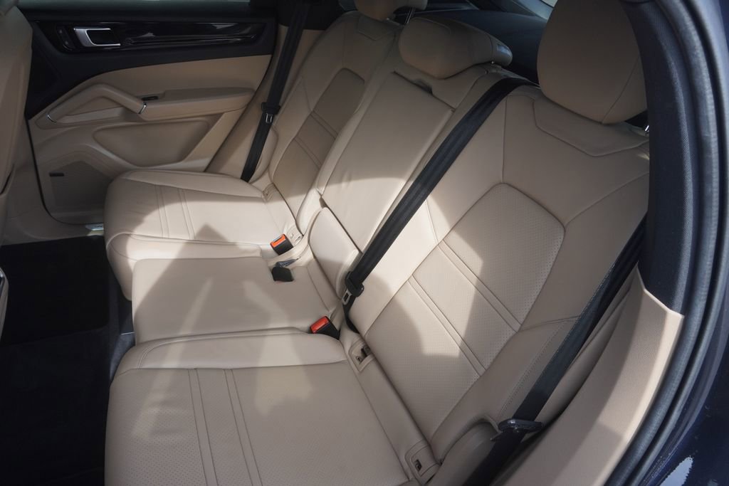 Used 2022 Porsche Cayenne Coupe image 30