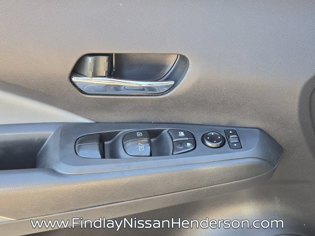 Used 2023 Nissan Kicks SR w/ SR Premium Package FWD image 18