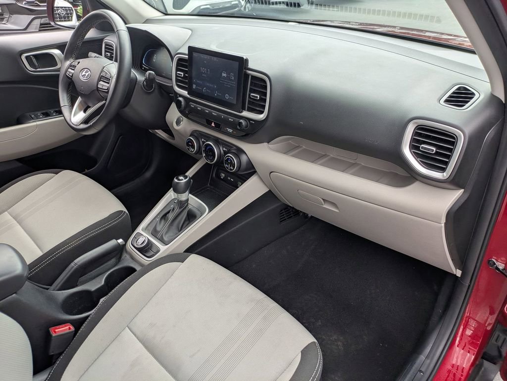 Used 2025 Hyundai Venue SEL FWD image 31