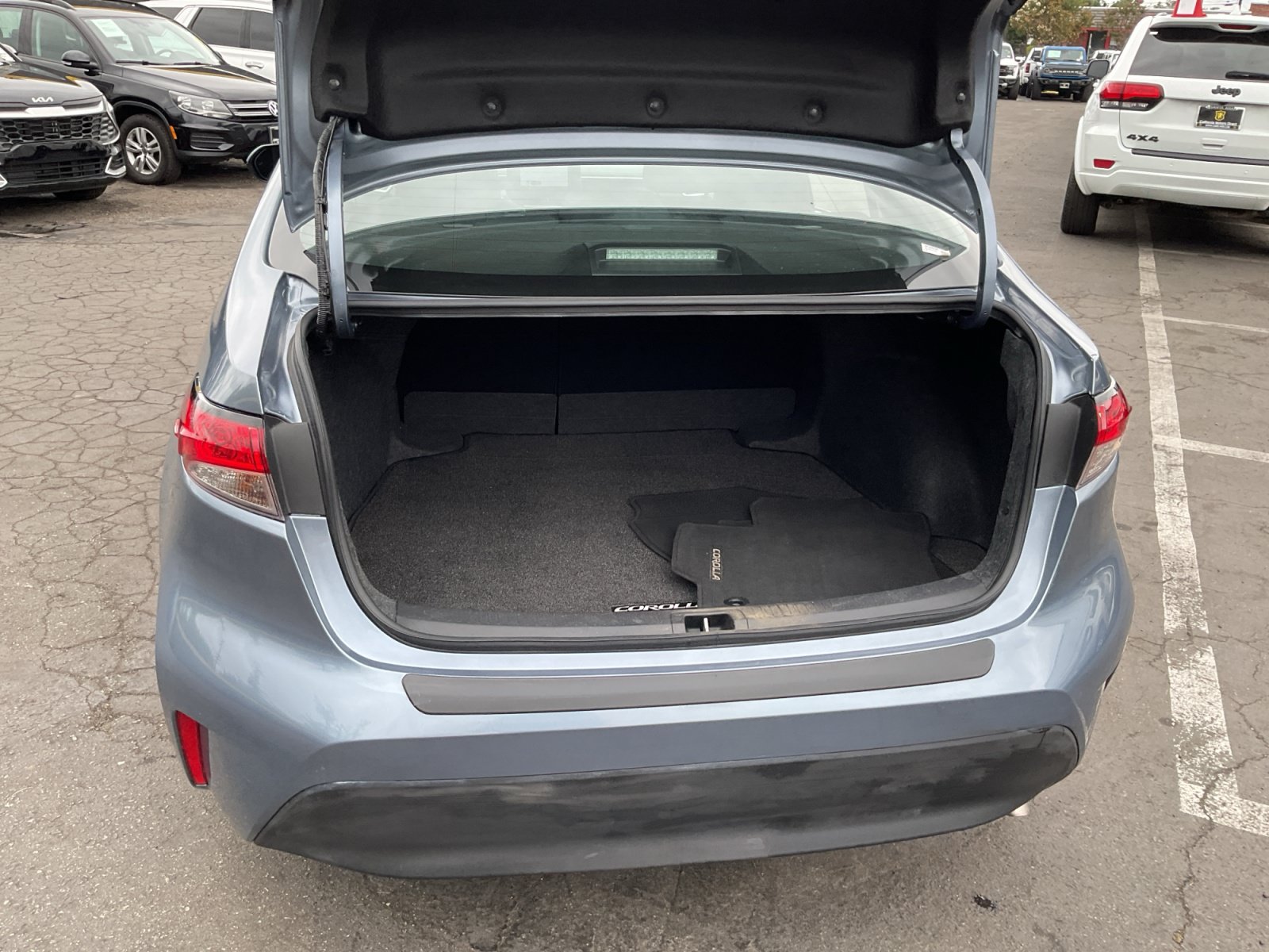 Used 2025 Toyota Corolla LE w/ LE Premium Package FWD image 25