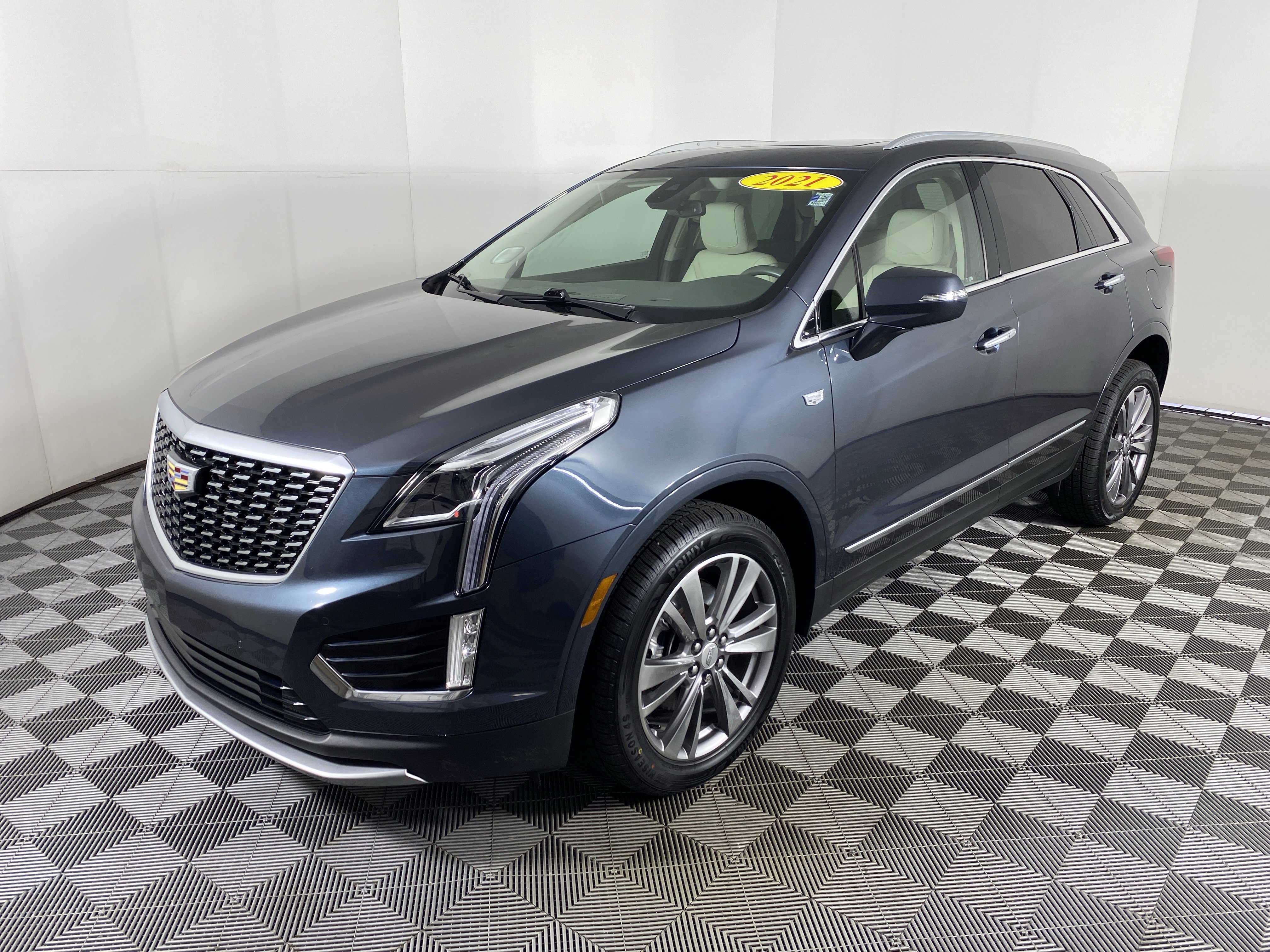 Used 2021 Cadillac XT5 Premium Luxury image 12