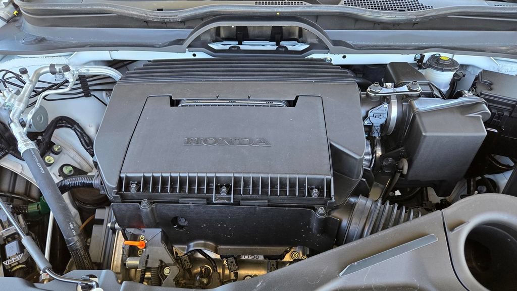 Used 2025 Honda Pilot Sport image 27