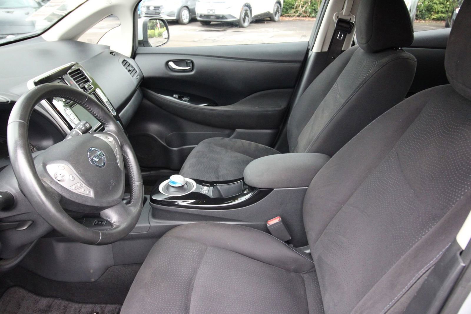 Used 2016 Nissan Leaf SV image 9