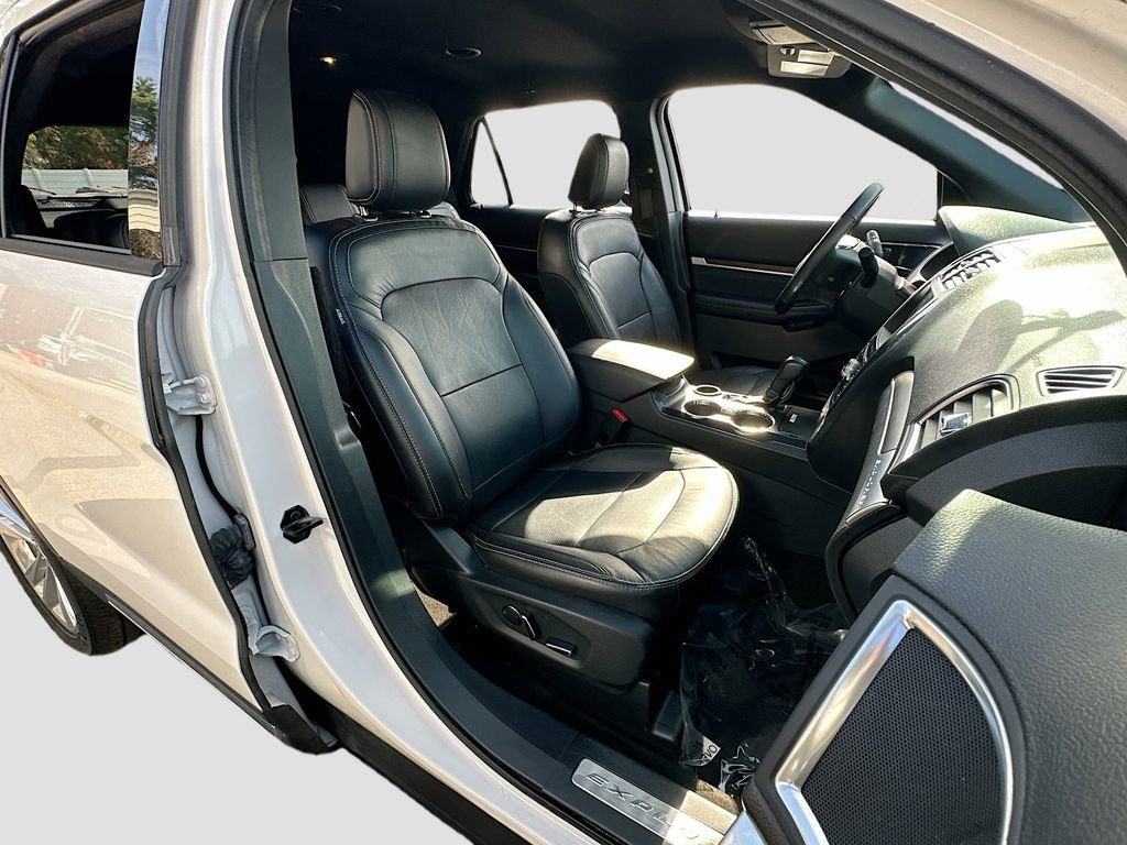 Used 2018 Ford Explorer Limited image 29